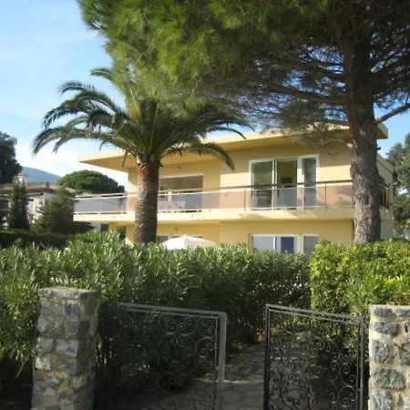 Willa Villa De 250 M², Climatisee, Sur 2 Niveaux Au Bord De L'Eau - Fr-1-100-243 Cavalaire-sur-Mer