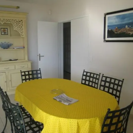 Villa De 250 M², Climatisee, Sur 2 Niveaux Au Bord De L'Eau - Fr-1-100-243 Willa