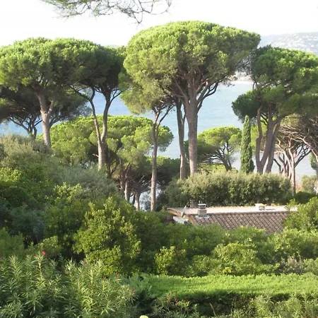 Villa De 250 M², Climatisee, Sur 2 Niveaux Au Bord De L'Eau - Fr-1-100-243 Willa *