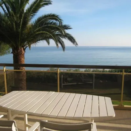 Villa De 250 M², Climatisee, Sur 2 Niveaux Au Bord De L'Eau - Fr-1-100-243 Willa