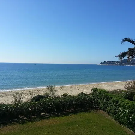 Villa De 250 M², Climatisee, Sur 2 Niveaux Au Bord De L'Eau - Fr-1-100-243 Willa *