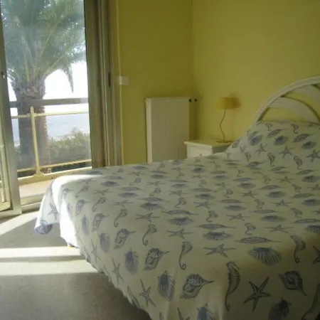 Villa De 250 M², Climatisee, Sur 2 Niveaux Au Bord De L'Eau - Fr-1-100-243