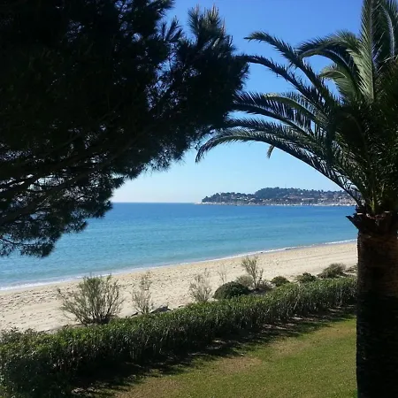 Villa De 250 M², Climatisee, Sur 2 Niveaux Au Bord De L'Eau - Fr-1-100-243 Cavalaire-sur-Mer